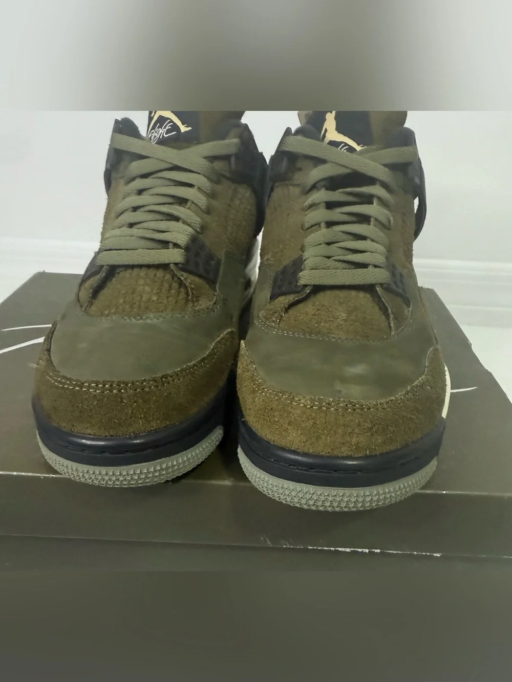 Jordan 4 Medium Olive/ Pale Vanilla Sz 10 Men